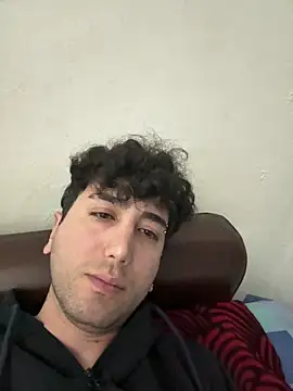 Snapshot of Hernann19 chatting on December 15, 2025, 8:35 pm Hernann19 online show from December 15, 2025, 8:35 pm