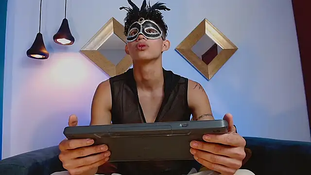 Snapshot of KamiSuarez chatting on October 30, 2025, 6:30 pm KamiSuarez online show from October 30, 2025, 6:30 pm