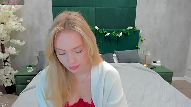 Melanie Ryer online show from November 11, 2025, 1:27 am