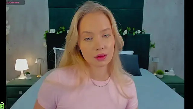 Melanie Ryer online show from November 26, 2025, 1:06 am