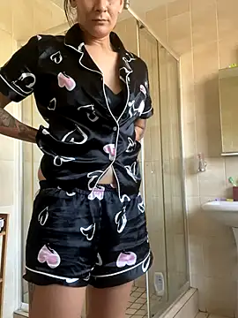 Snapshot of ElitePiper chatting on October 28, 2025, 10:52 am ElitePiper online show from October 28, 2025, 10:52 am