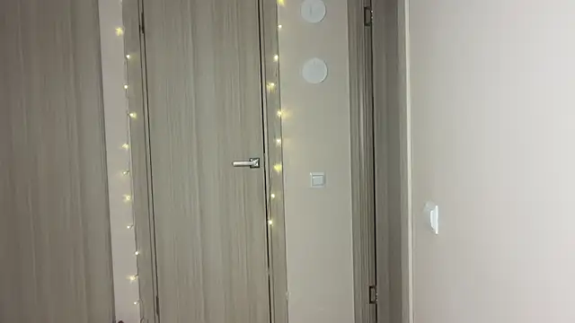 Snapshot of Lisa_Graham chatting on November 18, 2025, 5:23 am Lisa Graham online show from November 18, 2025, 5:23 am