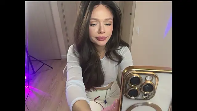 Snapshot of Lisa_Graham chatting on December 16, 2025, 5:45 am Lisa Graham online show from December 16, 2025, 5:45 am