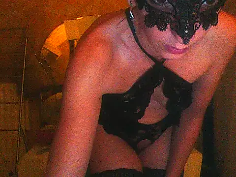 Anaiscpl2405 online show from November 10, 2025, 8:41 pm