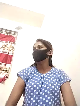 Green LaDY66 online show from November 3, 2025, 3:46 pm