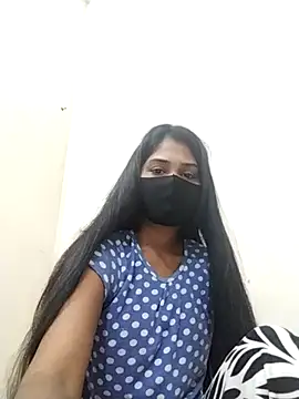 Green LaDY66 online show from November 12, 2025, 4:13 am