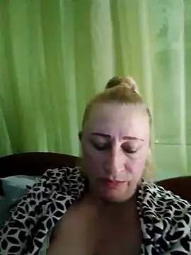 Snapshot of Esenia505 chatting on November 1, 2025, 12:51 pm Esenia505 online show from November 1, 2025, 12:51 pm