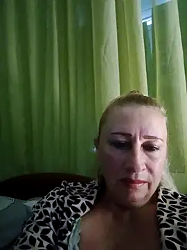 Snapshot of Esenia505 chatting on November 2, 2025, 5:43 am Esenia505 online show from November 2, 2025, 5:43 am