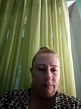 Snapshot of Esenia505 chatting on November 3, 2025, 5:52 am Esenia505 online show from November 3, 2025, 5:52 am