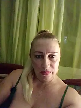 Snapshot of Esenia505 chatting on November 12, 2025, 12:55 am Esenia505 online show from November 12, 2025, 12:55 am