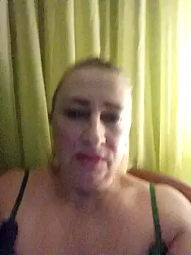 Snapshot of Esenia505 chatting on November 14, 2025, 4:17 pm Esenia505 online show from November 14, 2025, 4:17 pm