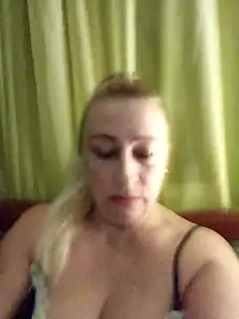 Snapshot of Esenia505 chatting on November 16, 2025, 3:12 am Esenia505 online show from November 16, 2025, 3:12 am