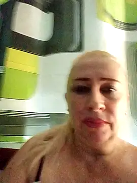 Snapshot of Esenia505 chatting on November 22, 2025, 8:46 am Esenia505 online show from November 22, 2025, 8:46 am