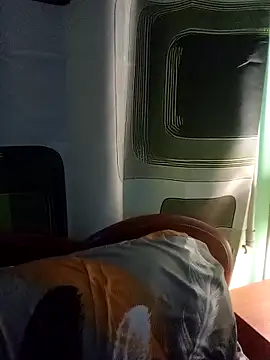 Snapshot of Esenia505 chatting on November 26, 2025, 5:19 am Esenia505 online show from November 26, 2025, 5:19 am