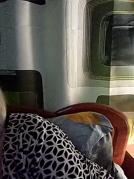 Snapshot of Esenia505 chatting on November 27, 2025, 9:17 pm Esenia505 online show from November 27, 2025, 9:17 pm