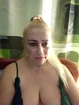 Snapshot of Esenia505 chatting on November 29, 2025, 12:24 am Esenia505 online show from November 29, 2025, 12:24 am