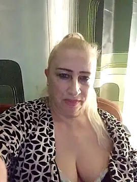 Snapshot of Esenia505 chatting on November 29, 2025, 12:30 pm Esenia505 online show from November 29, 2025, 12:30 pm