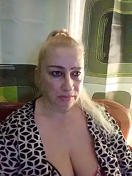 Snapshot of Esenia505 chatting on November 30, 2025, 2:59 am Esenia505 online show from November 30, 2025, 2:59 am