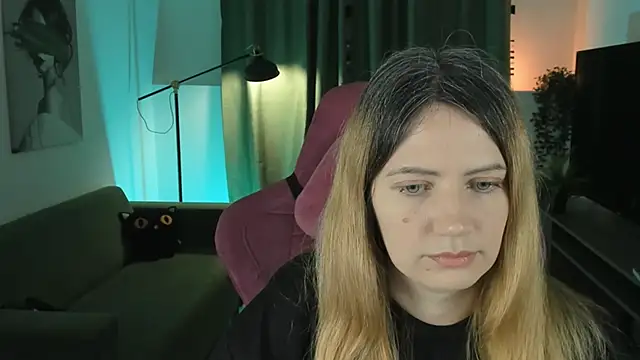 Snapshot of AleksaLaurent chatting on November 13, 2025, 2:32 am AleksaLaurent online show from November 13, 2025, 2:32 am