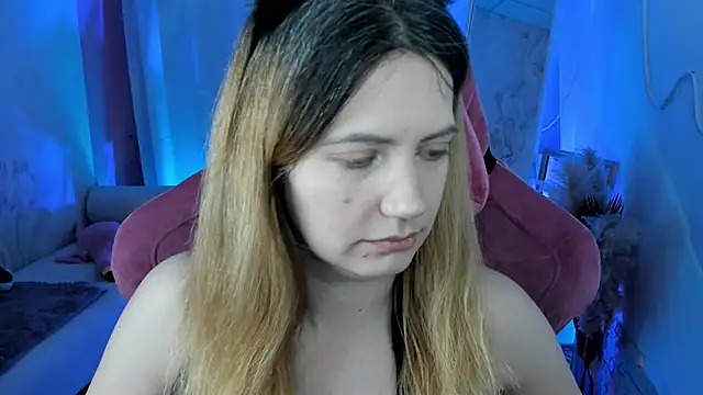 Snapshot of AleksaLaurent chatting on November 27, 2025, 8:49 am AleksaLaurent online show from November 27, 2025, 8:49 am