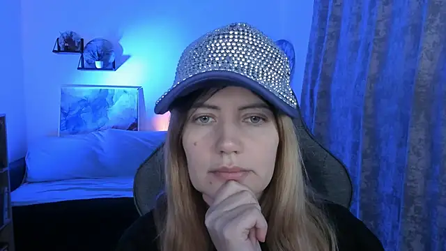 Snapshot of AleksaLaurent chatting on December 14, 2025, 8:30 am AleksaLaurent online show from December 14, 2025, 8:30 am