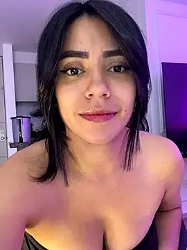 Snapshot of Sara-215 chatting on November 15, 2025, 4:21 am Sara-215 online show from November 15, 2025, 4:21 am