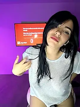 Snapshot of Sara-215 chatting on December 3, 2025, 12:18 am Sara-215 online show from December 3, 2025, 12:18 am