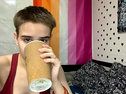 Snapshot of Kim_Ray chatting on October 31, 2025, 2:07 pm Kim Ray online show from October 31, 2025, 2:07 pm