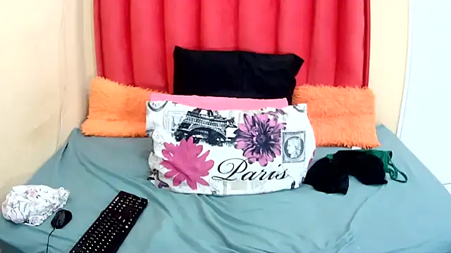 Snapshot of BubblegumBaddiexxxx chatting on November 21, 2025, 7:01 pm BubblegumBaddiexxxx online show from November 21, 2025, 7:01 pm