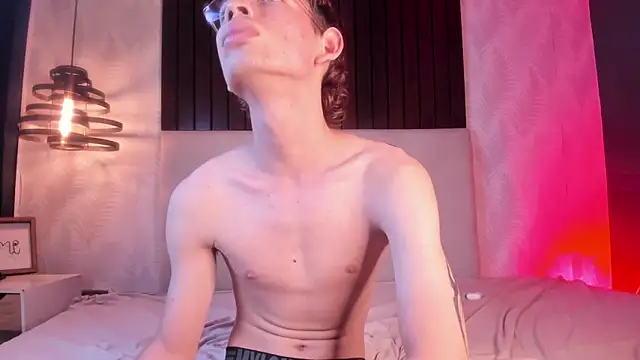 Snapshot of Dave_Moss chatting on October 30, 2025, 3:24 pm Dave Moss online show from October 30, 2025, 3:24 pm