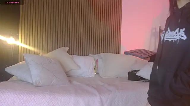 Skay bluee online show from October 29, 2025, 1:24 pm