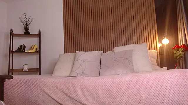 Skay bluee online show from November 19, 2025, 7:14 pm