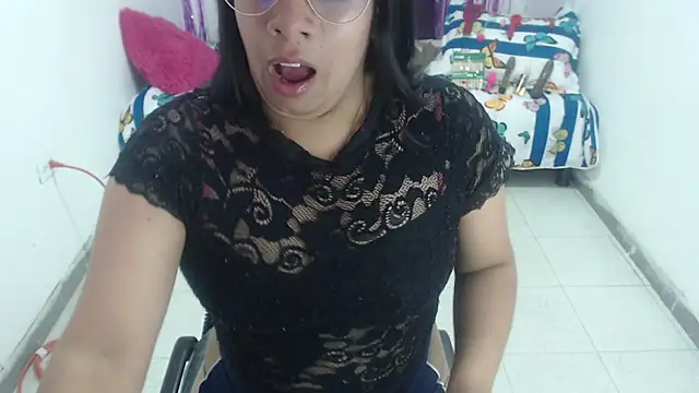 Alanafire online show from November 18, 2025, 2:32 pm