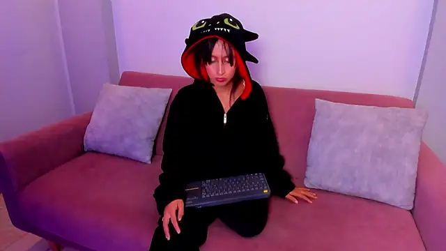 Snapshot of Julietta01 chatting on November 10, 2025, 3:05 am Julietta01 online show from November 10, 2025, 3:05 am