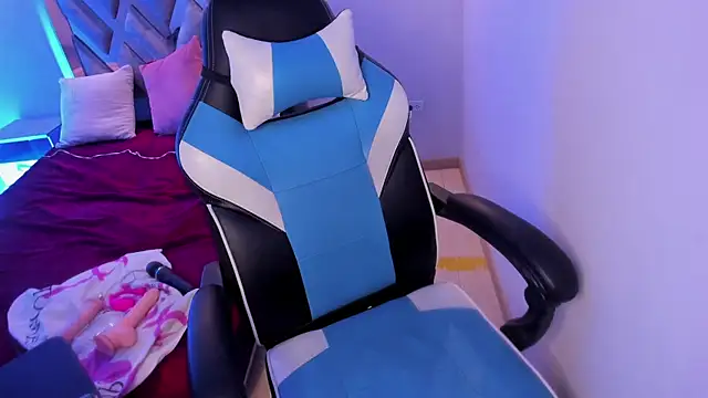 Snapshot of Julietta01 chatting on November 27, 2025, 3:41 am Julietta01 online show from November 27, 2025, 3:41 am