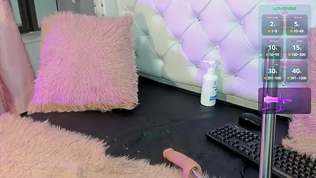 Cristinawhite online show from November 21, 2025, 8:29 pm