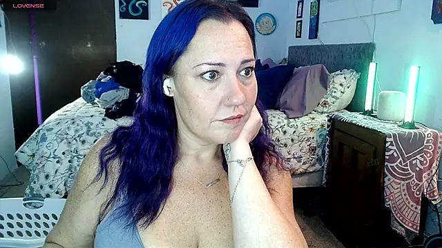 kristallic online show from December 15, 2025, 5:39 pm