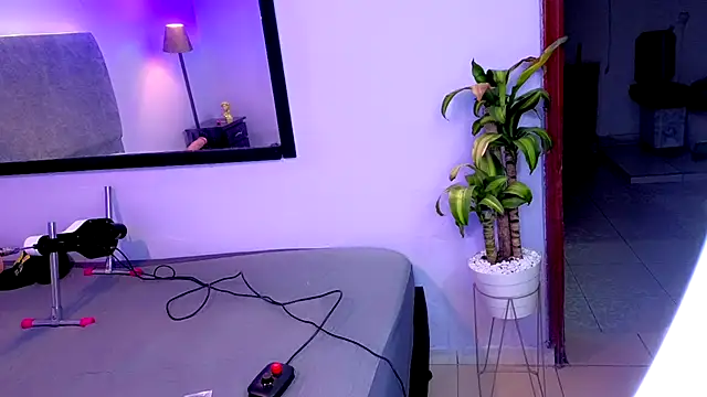 Snapshot of Flor_Gil chatting on November 12, 2025, 3:18 am Flor Gil online show from November 12, 2025, 3:18 am