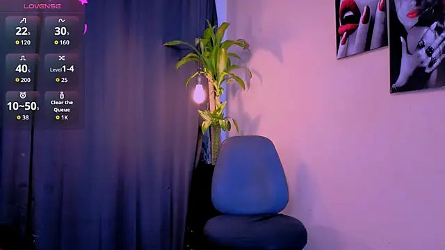 Snapshot of Flor_Gil chatting on November 18, 2025, 3:12 am Flor Gil online show from November 18, 2025, 3:12 am