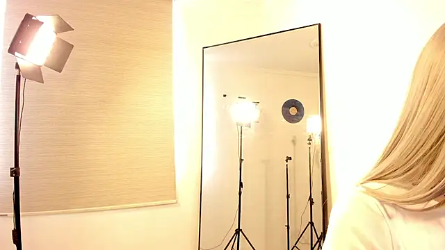 candice star online show from December 4, 2025, 9:01 pm