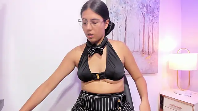 DanniaKross 1 online show from November 5, 2025, 7:36 pm