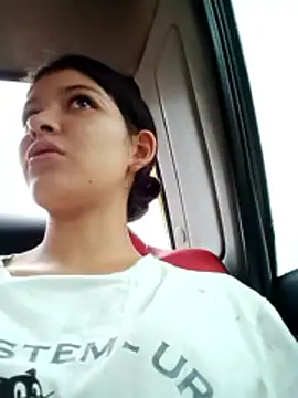 Snapshot of Soymaia chatting on December 2, 2025, 12:43 pm Soymaia online show from December 2, 2025, 12:43 pm