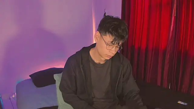 estmonnn online show from November 21, 2025, 9:24 pm