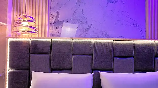 Snapshot of Im-Lola chatting on November 6, 2025, 7:37 pm Im-Lola online show from November 6, 2025, 7:37 pm