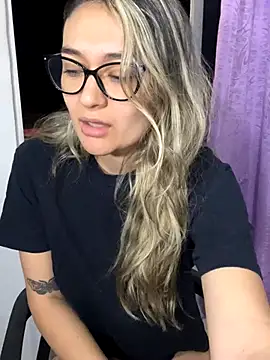 Snapshot of Im-Lola chatting on November 7, 2025, 9:31 am Im-Lola online show from November 7, 2025, 9:31 am