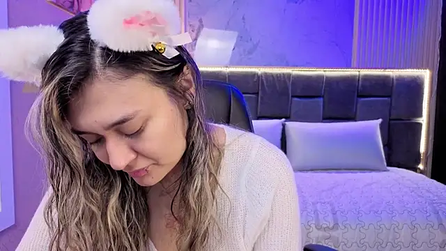 Snapshot of Im-Lola chatting on November 12, 2025, 8:41 pm Im-Lola online show from November 12, 2025, 8:41 pm