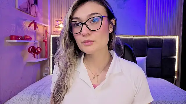 Snapshot of Im-Lola chatting on November 15, 2025, 8:05 pm Im-Lola online show from November 15, 2025, 8:05 pm