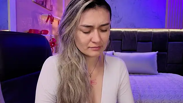 Snapshot of Im-Lola chatting on November 21, 2025, 8:18 pm Im-Lola online show from November 21, 2025, 8:18 pm