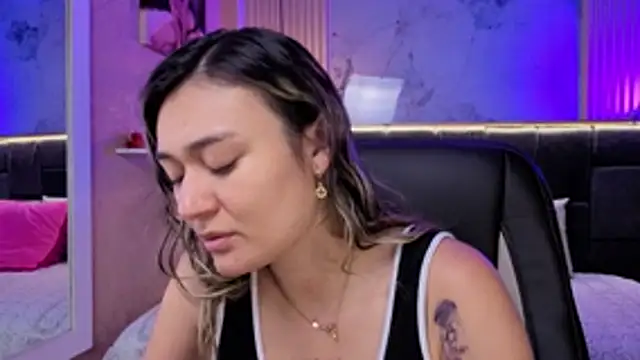 Snapshot of Im-Lola chatting on December 13, 2025, 7:53 pm Im-Lola online show from December 13, 2025, 7:53 pm