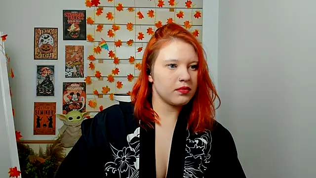 Snapshot of FoxPlayXX chatting on November 10, 2025, 8:19 pm FoxPlayXX online show from November 10, 2025, 8:19 pm